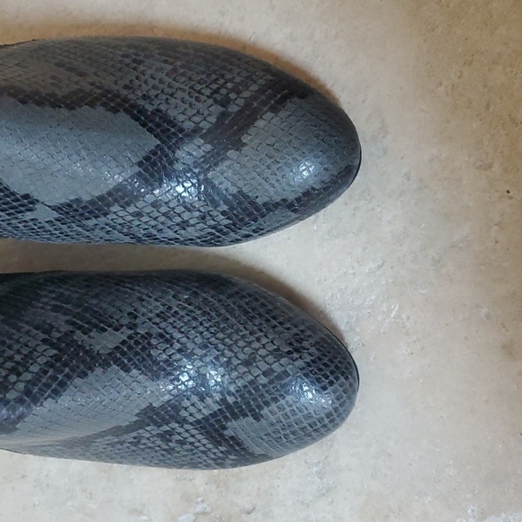 Vionic gray snake print wedge shoe size 8 - Picture 2 of 6